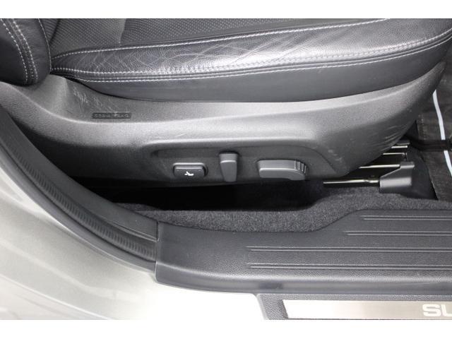 運転席パワーシート。シートリフター、前チルト、前後スライド、リクライニング、ランバーサポートの調整を電動化。最適なポジションを提供します。