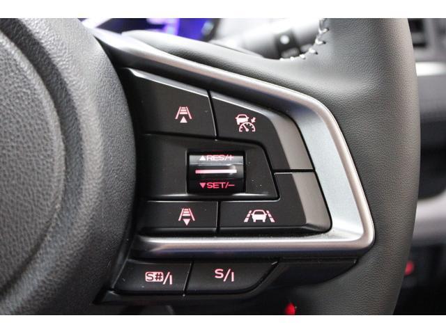 全車速域追従クルーズコントロールのほか、車両のキャラクターを変更できる「ドライブモードセレクター」のスイッチをステアリング右側に装備。