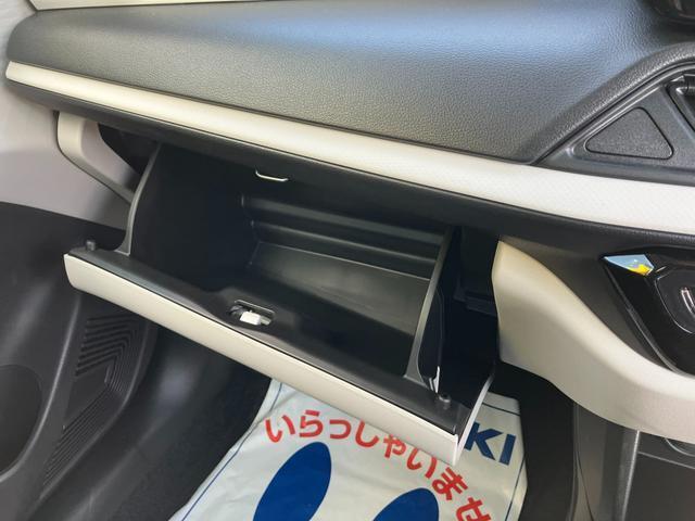 車検証その他を入れるグローブボックス