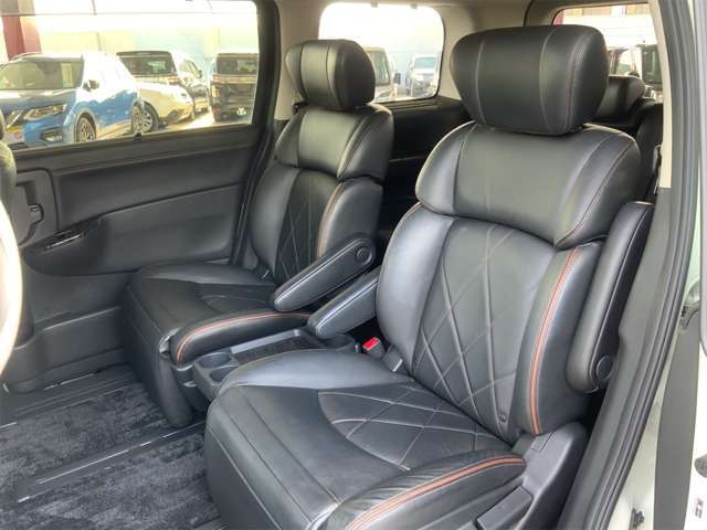 全車ルームクリーニング施工済ですので、中古車とは思えない程『マジピカ』な状態で現車のご確認が頂けます♪