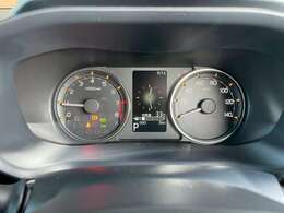 視認性の高い、スピードメータも特徴です。