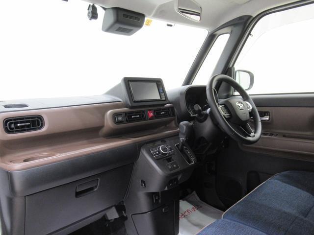 ダイハツのお店では、ダイハツ車を知り尽くしたプロフェッショナルが、専用の診断機器を使って各システムを点検しております。