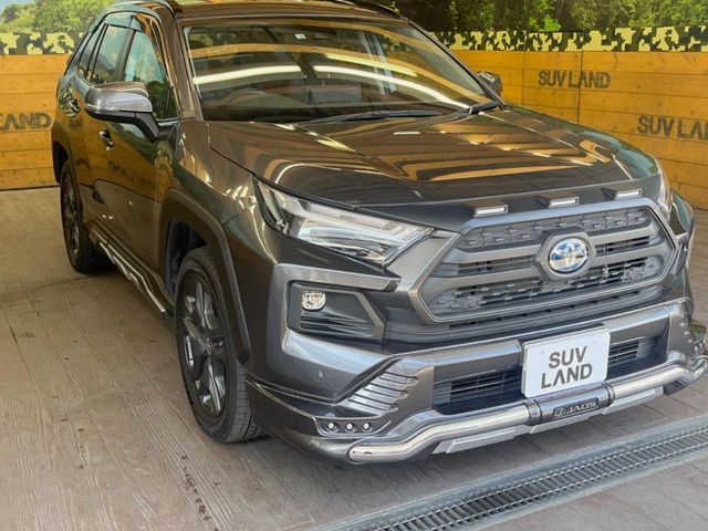 大好評のボディコーティング「弾スプラッシュコート」もご納車までに施工可能。通常のガラスコートと異なる、耐久年数6年の無機質ガラスコーティングが、ボディをキレイな状態に保ってくれます。