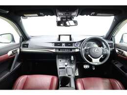 状態はキレイかつ高級感のある上級モデルらしい佇まいになっております。本当に良い雰囲気です。