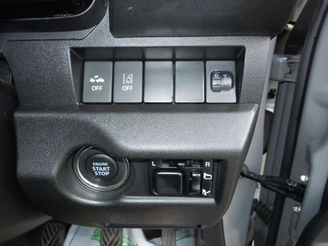 運転席側の各種装置操作パネルです。