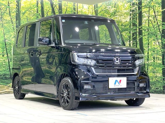 大好評のボディコーティング「弾スプラッシュコート」もご納車までに施工可能。通常のガラスコートと異なる、耐久年数6年の無機質ガラスコーティングが、ボディをキレイな状態に保ってくれます。