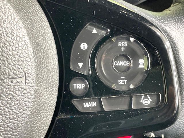 【アダプティブクルーズコントロール】高速道路での長距離走行が楽に！！自動で速度を保つクルーズコントロールが、衝突軽減システムと連携し、前方の車両を感知して車間を保つように速度調節してくれます！！
