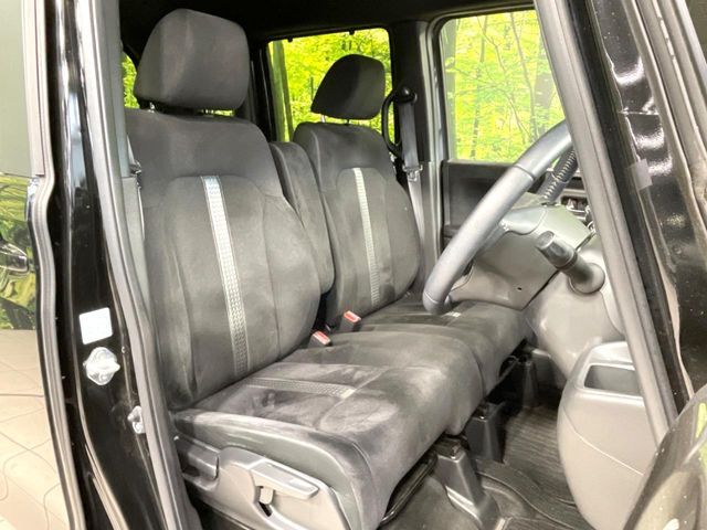 運転席シート廻りは使用感も少なく、良好な状態となっています。丁寧に使われていたことがよくわかりますね。