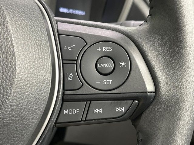 【レーダークルーズコントロール】高速道路での長距離走行が楽に！！自動で速度を保つクルーズコントロールが、衝突軽減システムと連携し、前方の車両を感知して車間を保つように速度調節してくれます！！
