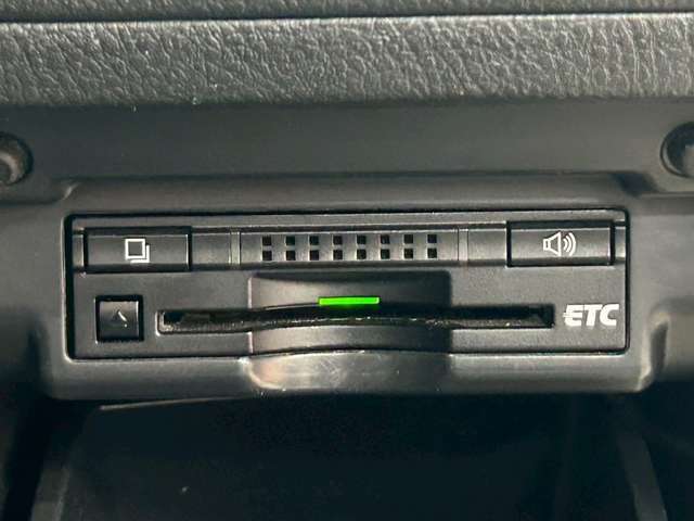 【純正ビルトインETC】装備済み☆長距離ドライブの必需品！高速道路の料金所も楽々通過できますね♪