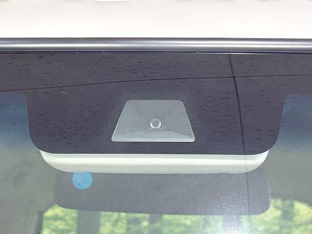 【純正8型ナビ】人気の純正ナビを装備。オーディオ機能も充実しており、Bluetooth接続すればお持ちのスマホやMP3プレイヤーの音楽を再生可能！毎日の運転がさらに楽しくなります！！