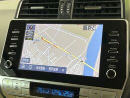 【9インチ　純正ナビ】人気の純正ナビを装備しております。ナビの使いやすさはもちろん、オーディオ機能も充実！キャンプや旅行はもちろん、通勤や買い物など普段のドライブも楽しくなるはず♪