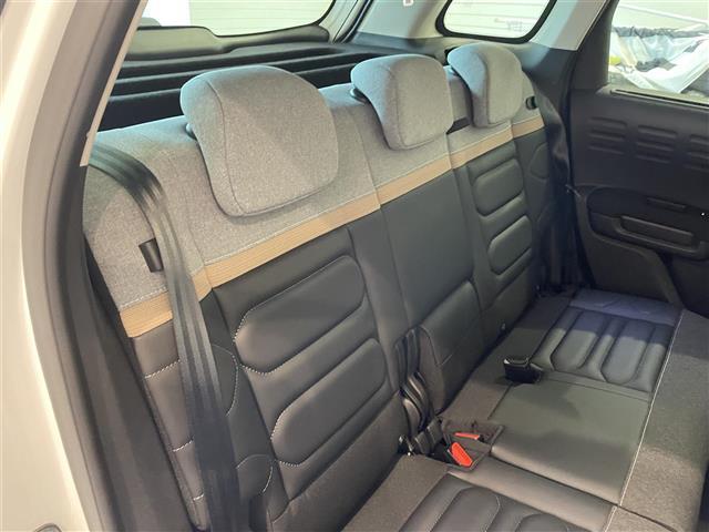 LIBERALAでは多種多様の車種をご用意させていただいております。お客様がご納得いくまで、そのお車の持つ特性を五感すべてで感じ取っていただける場をご提供します。