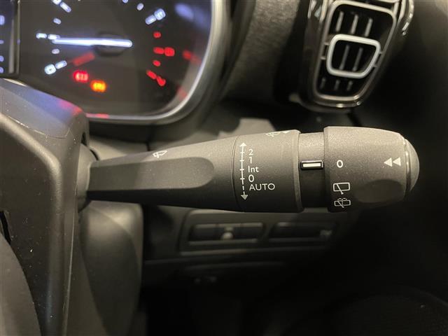 【運転席操作部】『運転席周辺の装備』の画像になります。快適なドライブを楽しむための機能が装備されています！運転席から触れるので使いやすいです！