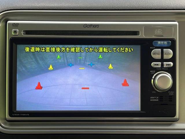 【バックカメラ】駐車時に後方がリアルタイム映像で確認できます。大型商業施設や立体駐車場での駐車時や、夜間のバック時に大活躍！運転スキルに関わらず、今や必須となった装備のひとつです！