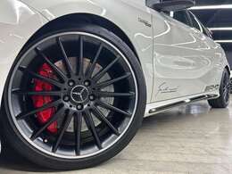 ■専用のマットブラックペイントAMG19インチマルチスポークAWを装着しております！■