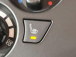 【シートヒーター】寒い日に重宝するシートヒーター！エアコンより早く温まってくれるので寒がりの人も安心ですね♪エアコンの温風は乾燥するから苦手、という方にもをおすすめです。
