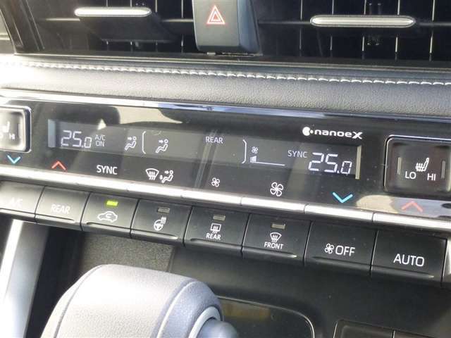 オートエアコン付き。1年中快適な室内を提供！