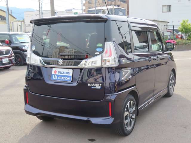 後席ドアはスモークガラスになってますので、プライバシー保護にもなります！！　もちろん全面UVカットガラスになってますので日焼け対策もバッチリです☆