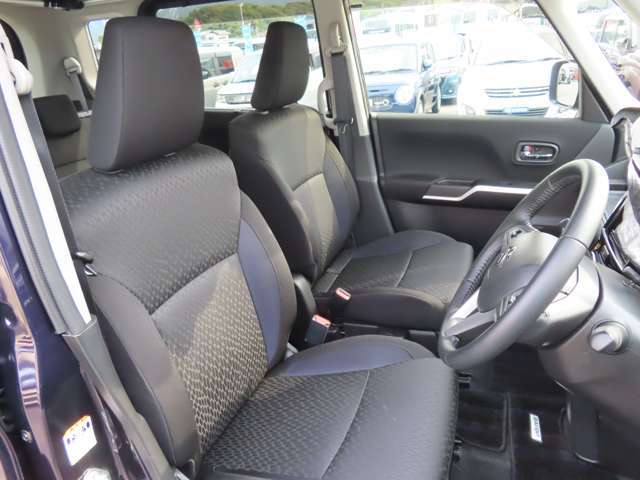 運転席側から見た車内の画像です！内装ルームクリーニング済みです。しっかり綺麗にしていますので、是非、お確かめください。納車時にはもう一度キレイにいたしますよ！