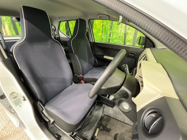 運転席シート廻りは使用感も少なく、良好な状態となっています。丁寧に使われていたことがよくわかりますね。