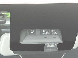 【スズキ　セーフティサポート】走行中に前方の車両等を認識し、衝突しそうな時は警報とブレーキで衝突回避と被害軽減をアシスト。より安全にドライブをお楽しみいただけます。