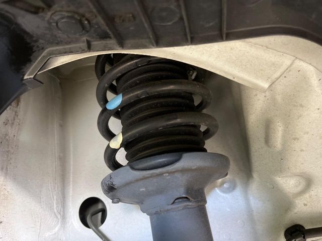 お車を安心してお乗りいただく為には、足回りの定期点検が欠かせません。サービスサポート（有償保証）では無料点検もご提供しており、安心のカーライフをお過ごしいただけるサポート体制が整っています。