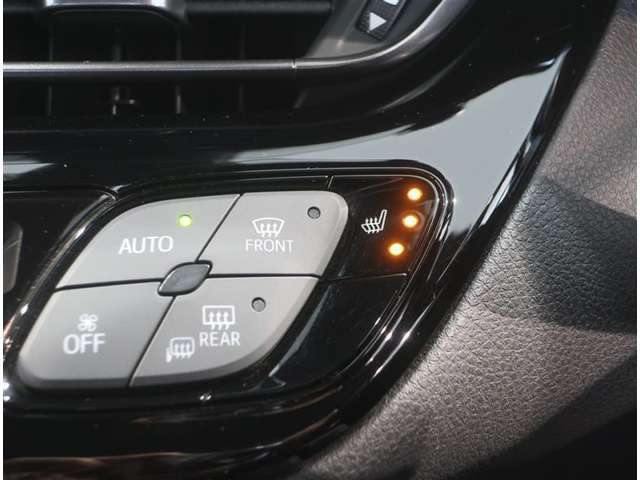 トヨタ認定中古車ですので、室内まるごとクリーニング済でニオイもリフレッシュ！また、認定検査員がチェックし、修復歴はもちろん、細かいキズも付属の車両検査証明書で確認できますので安心ですね♪