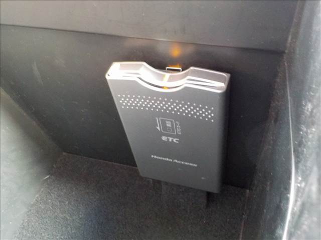 ワンオーナー☆禁煙車☆フルノーマル車☆純正ナビ地デジTV☆Bluetooth☆ETC☆無限フロントアンダースポイラー☆ブレンボキャリパー☆純正18AW☆HID☆プッシュスタート☆保証書☆取説☆