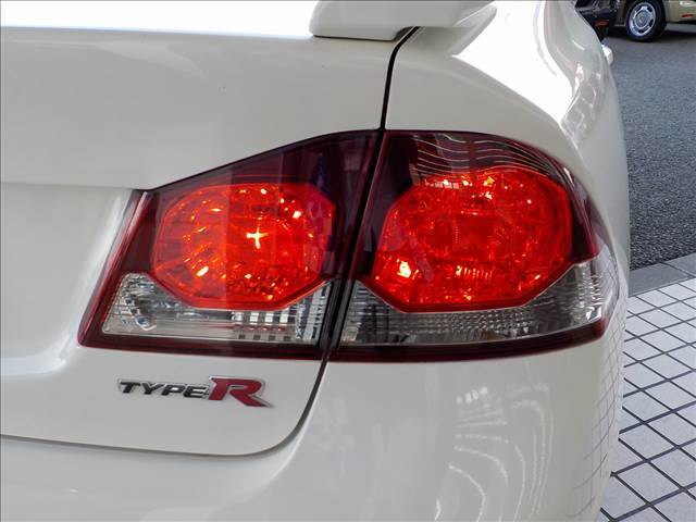 ワンオーナー☆禁煙車☆フルノーマル車☆純正ナビ地デジTV☆Bluetooth☆ETC☆無限フロントアンダースポイラー☆ブレンボキャリパー☆純正18AW☆HID☆プッシュスタート☆保証書☆取説☆