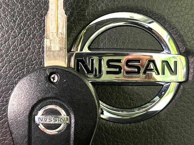 【キーレス】少し離れた場所からでもボタン一つでドアの開錠・施錠ができるのでとっても便利！ドアの鍵穴周りに傷をつけることもありません♪