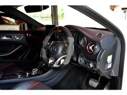 車両の様々な情報を確認、設定変更が可能なマルチファンクションステアリングを装備しております！