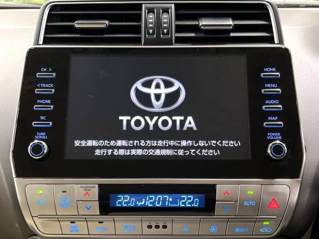 【メーカー純正ナビ】インテリアに溶け込むスタイリッシュな「専用設計」メーカーナビを装備♪視認性や操作性など基本性能にも優れ、より上質なカーライフをお楽しみいただけます。