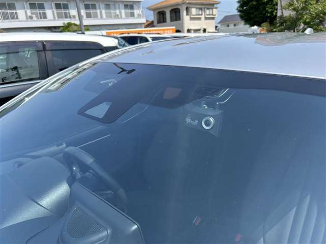 こちらの車両には衝突防止装置やいざという時安心！ドライブレコーダーが付いております♪
