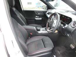 納車時には内装の隅々まで徹底的に清掃します！お子様にも安心してご乗車いただけます！