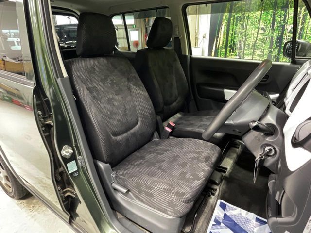 運転席シート廻りは使用感も少なく、良好な状態となっています。丁寧に使われていたことがよくわかりますね。