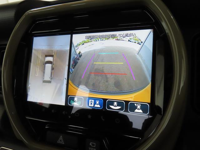 【全方位型モニター】クルマを上空から見下ろしているかのように、直感的に周囲の状況を把握できる全方位型モニター。狭い場所での駐車でも周囲が映像で確認できます。