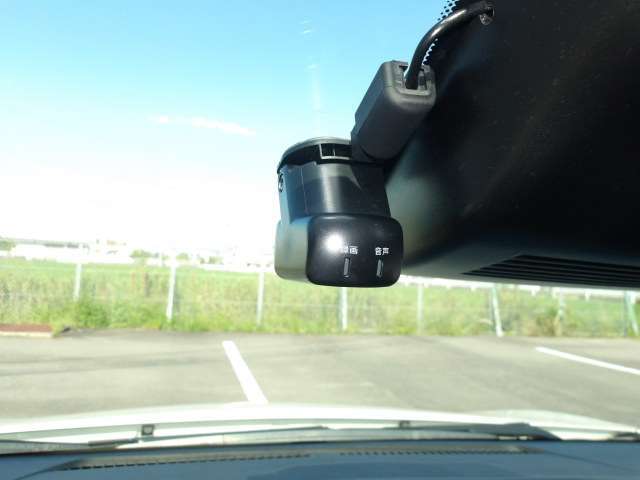 車の運転に安心ドライブレコーダー付き、もしもの時安心です。