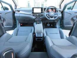 すっきりした運転席周りにはナビやエアコンの操作パネルを設置しておりますので、お一人での運転でもご安心できます。