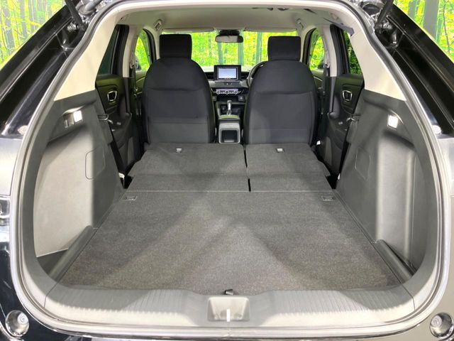 普段のお買い物や通勤、送迎等に十分な荷室スペースを確保しております。セカンドシートを倒すと、大きな荷物の積載も可能です♪
