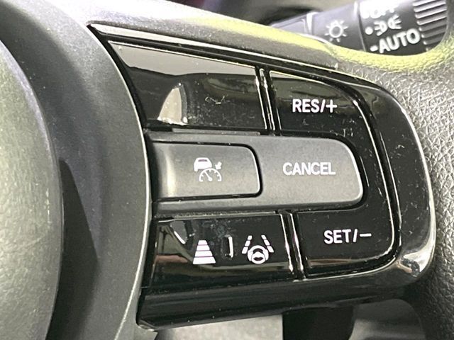 【アダプティブクルーズコントロール】高速道路での長距離走行が楽に！！自動で速度を保つクルーズコントロールが、衝突軽減システムと連携し、前方の車両を感知して車間を保つように速度調節してくれます！！