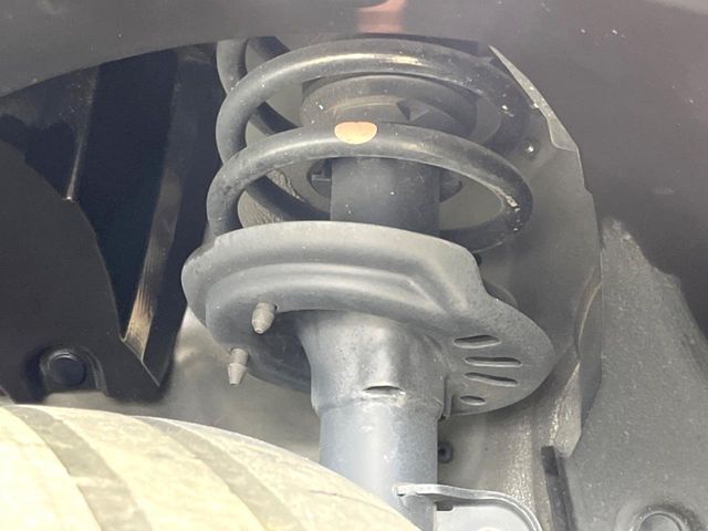 お車を安心してお乗りいただく為には、足回りの定期点検が欠かせません。サービスサポート（有償保証）では無料点検もご提供しており、安心のカーライフをお過ごしいただけるサポート体制が整っています。