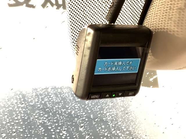 万が一の事故のときもドライブレコーダーがあると安心です。ご利用になる場合は個人情報保護の観点より新品の対応SDカードをお求め下さい。