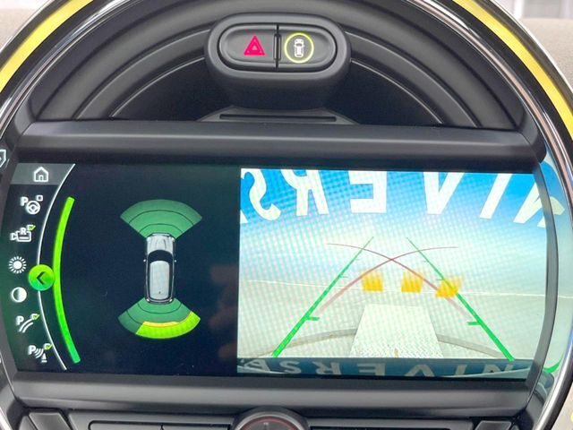 ●ガイドライン付きバックカメラ：不安な駐車もこれで安心！ガイドライン付きなので狭い箇所での駐車もラクラクです！