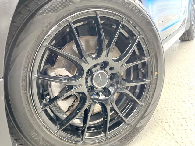 ●18インチアルミホイール：輸入車ならではの卓越した走りを支えるホイールと足回りです！日本車の走りに慣れている方にもぜひ体感して頂きたいほど、高いレベルでまとまっています！