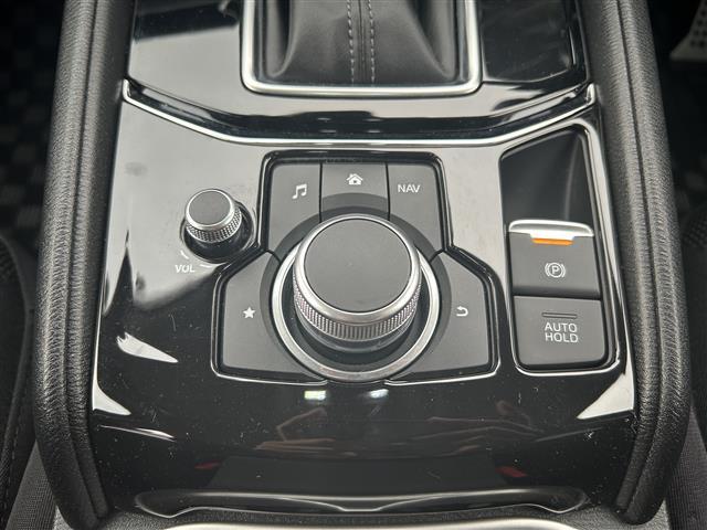こちら運転席周りの操作部分・装備の写真になります。各部しっかり動作の確認をしておりますので、ご安心だくさい。また、第三者機関の鑑 定書もありますので、そちらも併せて、ご確認いただければ幸いです！
