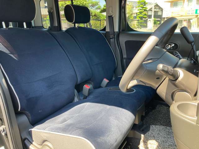 運転席の状態は良好で綺麗です♪