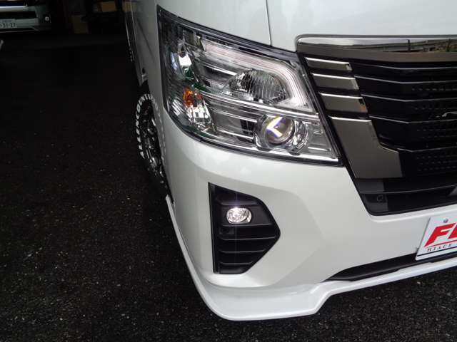 日産キャラバン　グランドプレミアムGX フロントグリル　カメラ付き 日産キャラバン グランドプレミアムGX フロントグリル カメラ