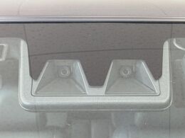 【スマートアシスト】走行中に前方の車両等を認識し、衝突しそうな時は警報とブレーキで衝突回避と被害軽減をアシスト。より安全にドライブをお楽しみいただけます。