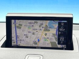 ●純正ナビ:一体感のあるナビは、高級感ある車内を演出してくれます。オーディオ機能も充実しておりますので、運転もより楽しめます♪